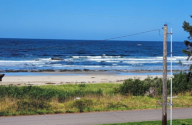 Beachfront 1-bedroom mobile home located in Neah Bay, near Olympic Peninsula