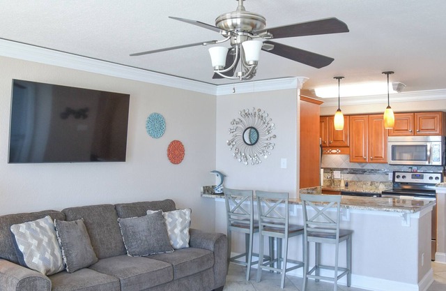 Beachfront 2 Bedroom with private balcony, Unit 904