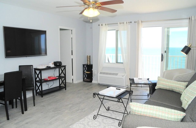 Beachfront 2 Premium Bedroom with private balcony, Unit 1001