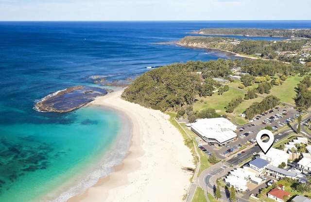 Beachfront 2 - Steps away from the prestine waters of Mollymook Beach