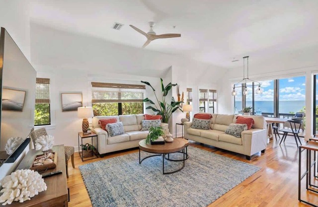 Beachfront🌊3 KING suites & bunk room🛏️Pet Friendly🐾