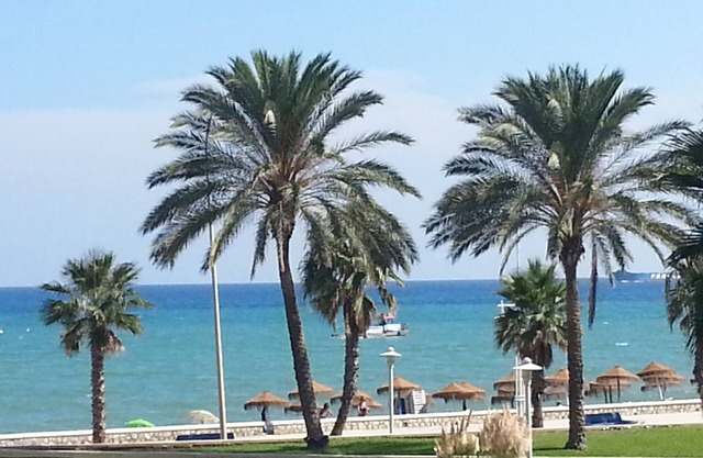 Beachfront 4bedrooms apartment free parking