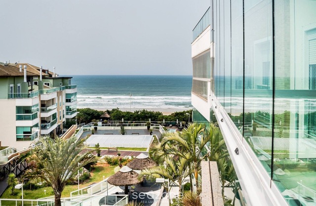 Beachfront Apartment w/View Beach Santinho Asr204