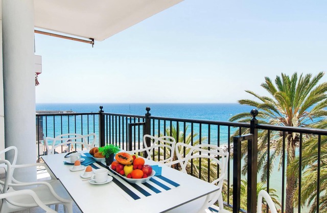 Beachfront Arguineguin MG/JM by VillaGranCanaria