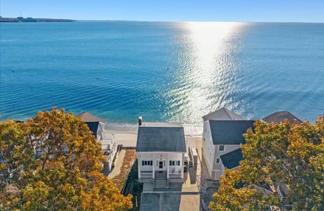 Beachfront Bliss-July 19th Fireworks -Spectacular Views of Niantic Bay