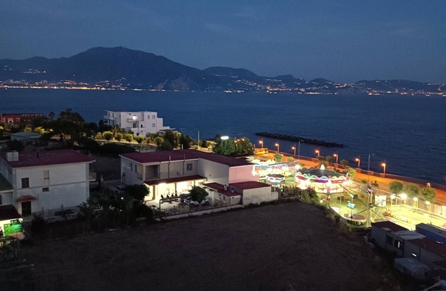 Beachfront - Capri Studio apartment x 2 people on the waterfront with Capri view