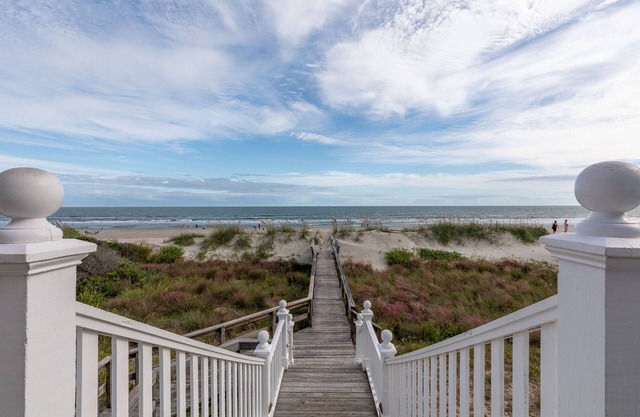 Beachfront Charleston Lowcountry 6BR/4.5BA Glorious Views, Location, & Access +