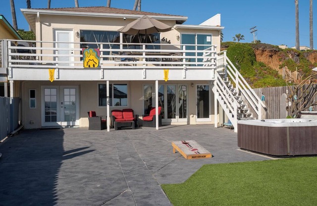 BEACHFRONT COTTAGE ON THE WATER TWO BEDROOM ONE BATH UPPER UNIT