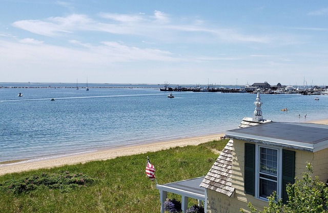 Beachfront, East End, 2 BR, 2BA, Private Deck, Parking, Dog Friendly