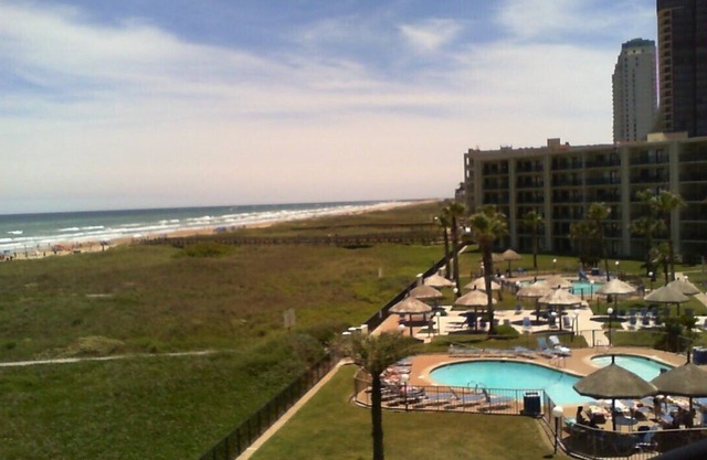 BEACHFRONT.FRONT ROW.GREAT DEAL.3 POOLS.4 TENNIS COURTS