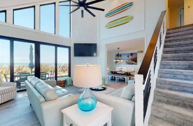 Beachfront Getaway Licensed Beachfront Townhome- PRIVATE POOL