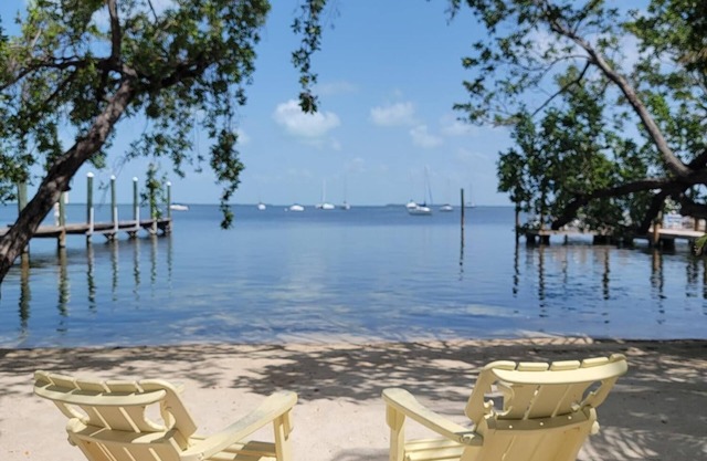 Beachfront Hideaway in the heart of Key Largo! Your own private beach!