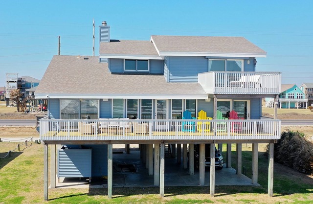 BEACHFRONT Home -4 Bedroom 3 Bath -Spectacular View! -Welcome large families!nn