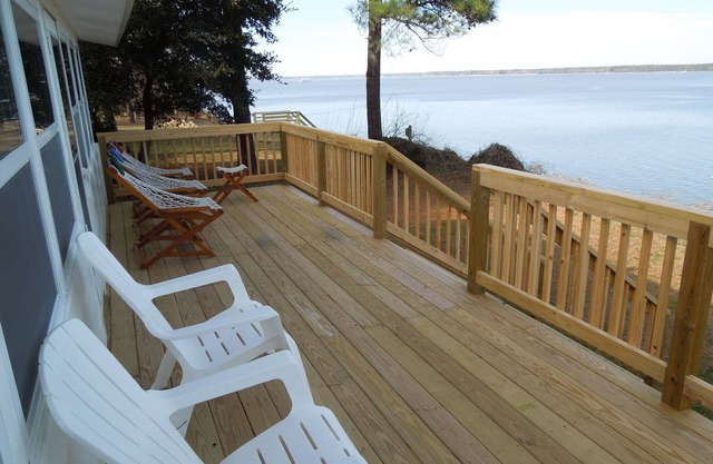 Beachfront House on James River. Near Historic Jamestowne and Williamsburg