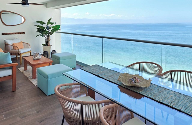 Beachfront Luxury Condo, Great Location!
