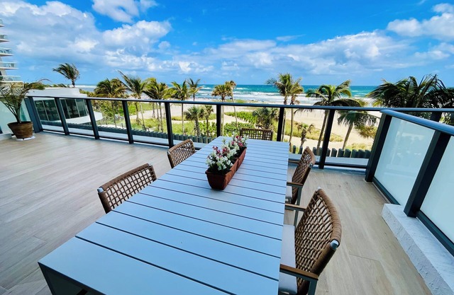 BEACHFRONT LUXURY FURNISHED SHORT TERM 2 BEDROOM, FLOWTHROUGH SUNRISE & SUNSET