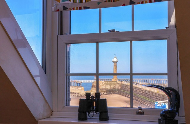 BEACHFRONT, pet friendly, country holiday cottage in Whitby