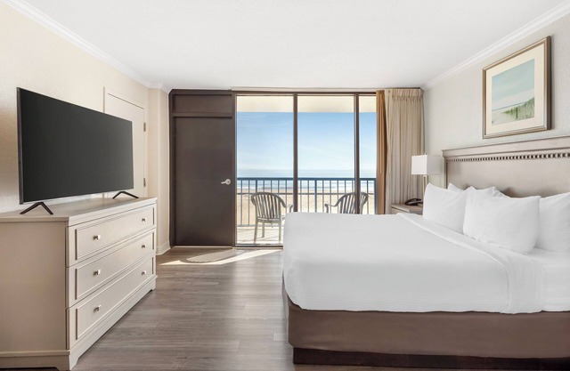 Beachfront Resort with Ocean Views, Rooftop Pool & Private Balconies