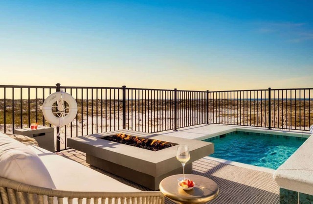 Beachfront Retreat/Heated Pool/Spa/Sleeps 22