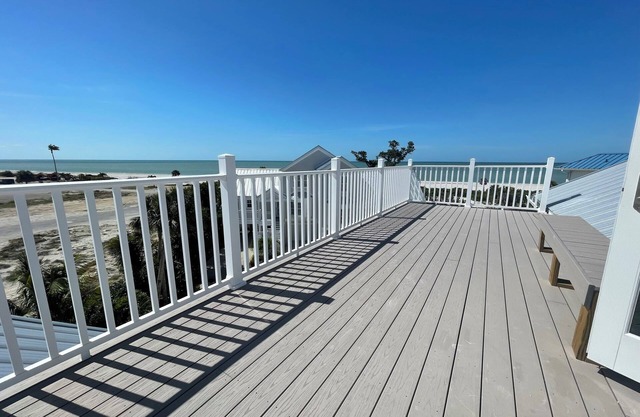 Beachfront - step into sand & shells from your living room, stargazing rooftop