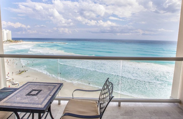 Beachfront Studio in Cancun´s Heart. Breathless view!