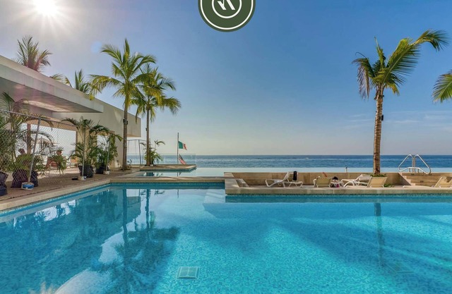 Beachfront Tropical 2 BR Condo - Pools - Gym