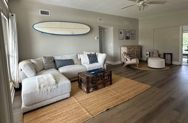 Beachside 2-Bed 1.5-Bath Home, Walkable to Beach!
