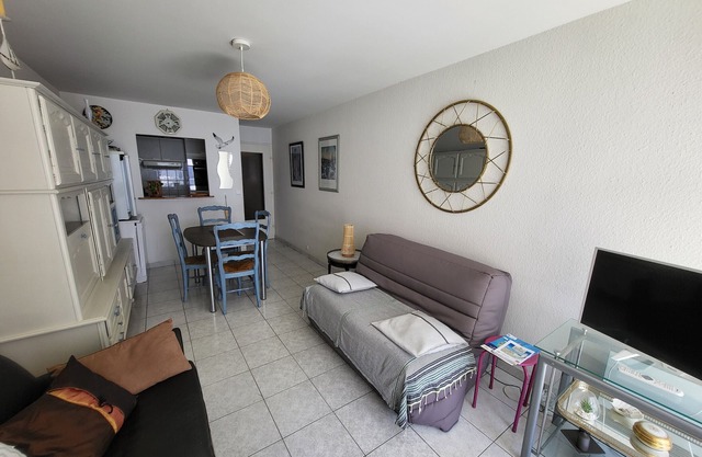 Beachside Comfort: Cozy 2BR Apartment Near Shops, Market, and Activities