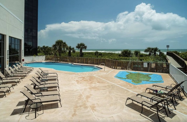 Beachside Elegance in Cocoa Beach! Pool! Water Sports Activities Onsite!