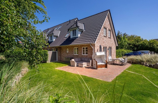 Beachside - End terraced house directly on the Ordinger dyke