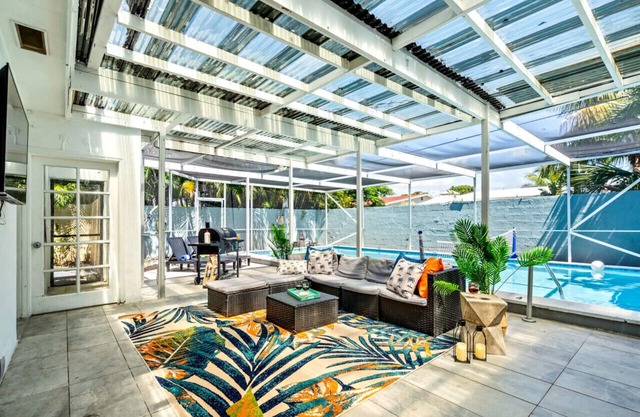 Beachside Escape : Poolhouse w/Game Room + Grill