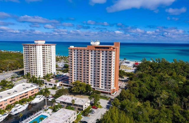 Beachside Location! - Beautiful 1 Bedroom Condo in Central Fort Lauderdale Beach