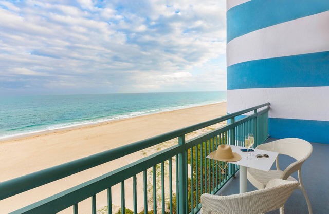 Beachside Resort w/Scenic Views - Water Sports Access! Outdoor Swimming Pool