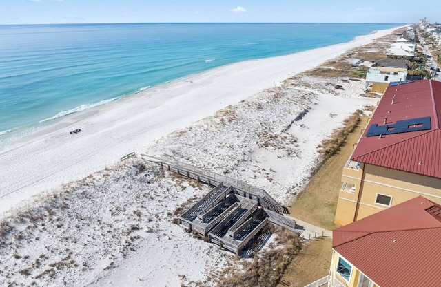 Beachside Retreat - 4BR, 3 King Beds, Bunks, Pool & More! Great fall rates!