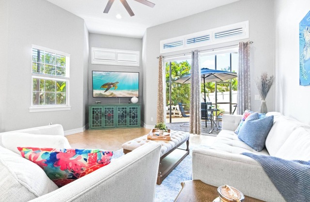 Beachside Townhome Escape – Jacuzzi, Game Room, & Private Backyard!🏖️