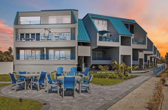 Beachview 2 bedroom Condo Boardwalk #06