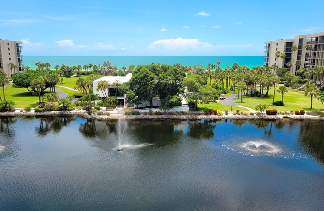 Beachview 2 BR/2 BA Beachplace condo by FVC