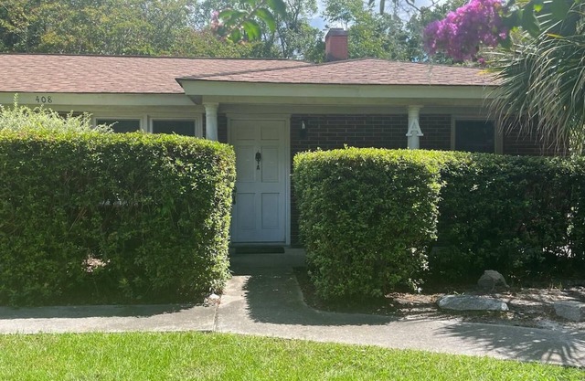 Beachy 3BR - close to DT and Folly