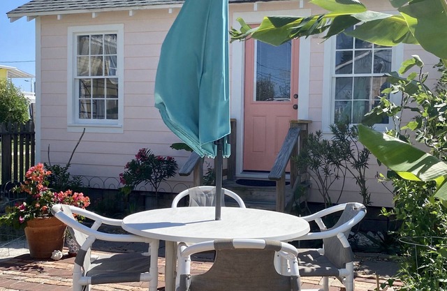 Beachy-Chic In Old Town At The Sea Biscuit Cottage, Pets Welcome