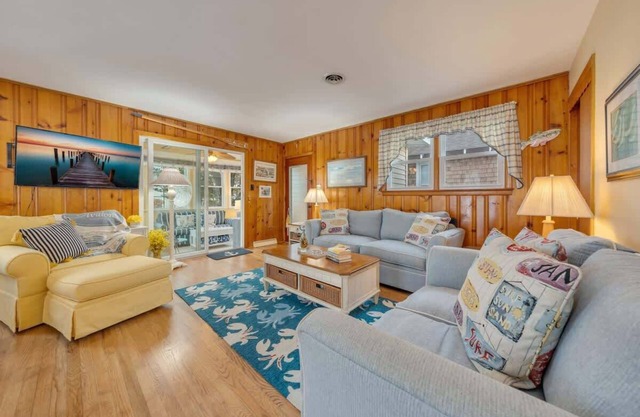Beachy Keen: Comfort, Charm, One Block to Beach