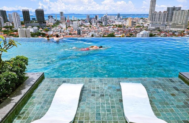 Beacon Executive Suite - Skypool Penang View