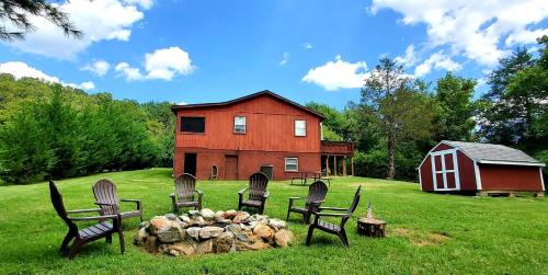 Bear Bluff- pet friendly home on the river!