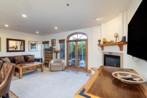 Bear Creek Lodge 211 by Alpine Lodging Telluride