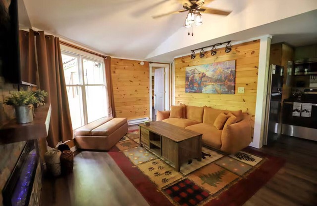 Bear Lodge Cabin Cozy Mountain Retreat, Banner Elk