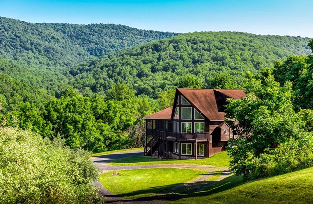 Bear Mountain Lodge Shenandoah Mountains Skyline Drive/Front Royal (hottub)
