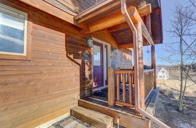 Bear Ridge | Como Alpine Cabin | Pet Friendly Home