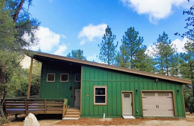 "Bearly Connected", a brand new modern cabin in Pine Mountain Club w/EV charger