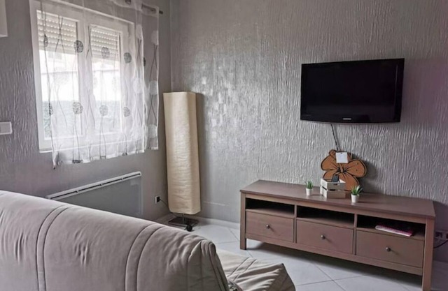 Beau Studio Calme Avec Jardinet