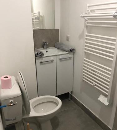 Beau studio meublé refait à neuf Montélimar centre