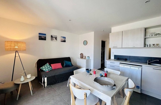 Beau T2 Cabine avec terrasse en front de mer (064)